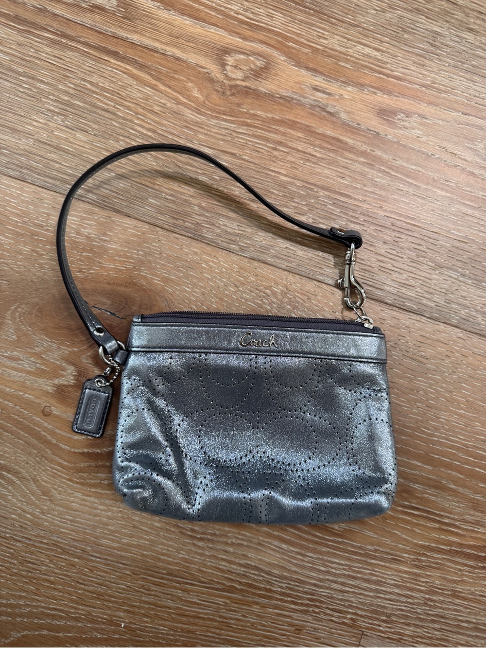 Coach Vintage Metallic Silver Wristlet Clutch - Picture 2 of 8